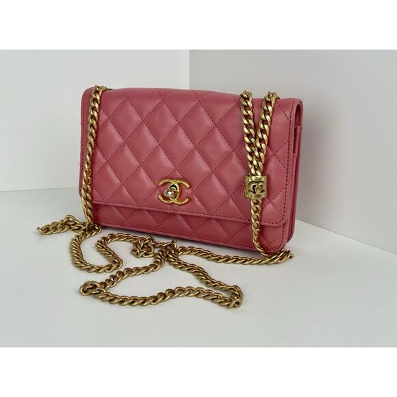 CHANEL Pink Quilted Lambskin Turn Lock Pillow Crush Wallet On Chain - Picture 1 of 16